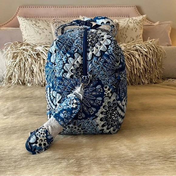 New VERA BRADLEY Blue Star Medallion Iconic Grand Large Weekender Bag Starburst - Picture 6 of 11